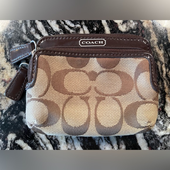 Coach Mini wallet blemish on right bottom - Picture 2 of 4